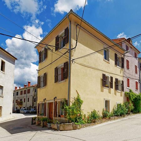 Apartments Viola By Rent Istria Momjan Esterno foto