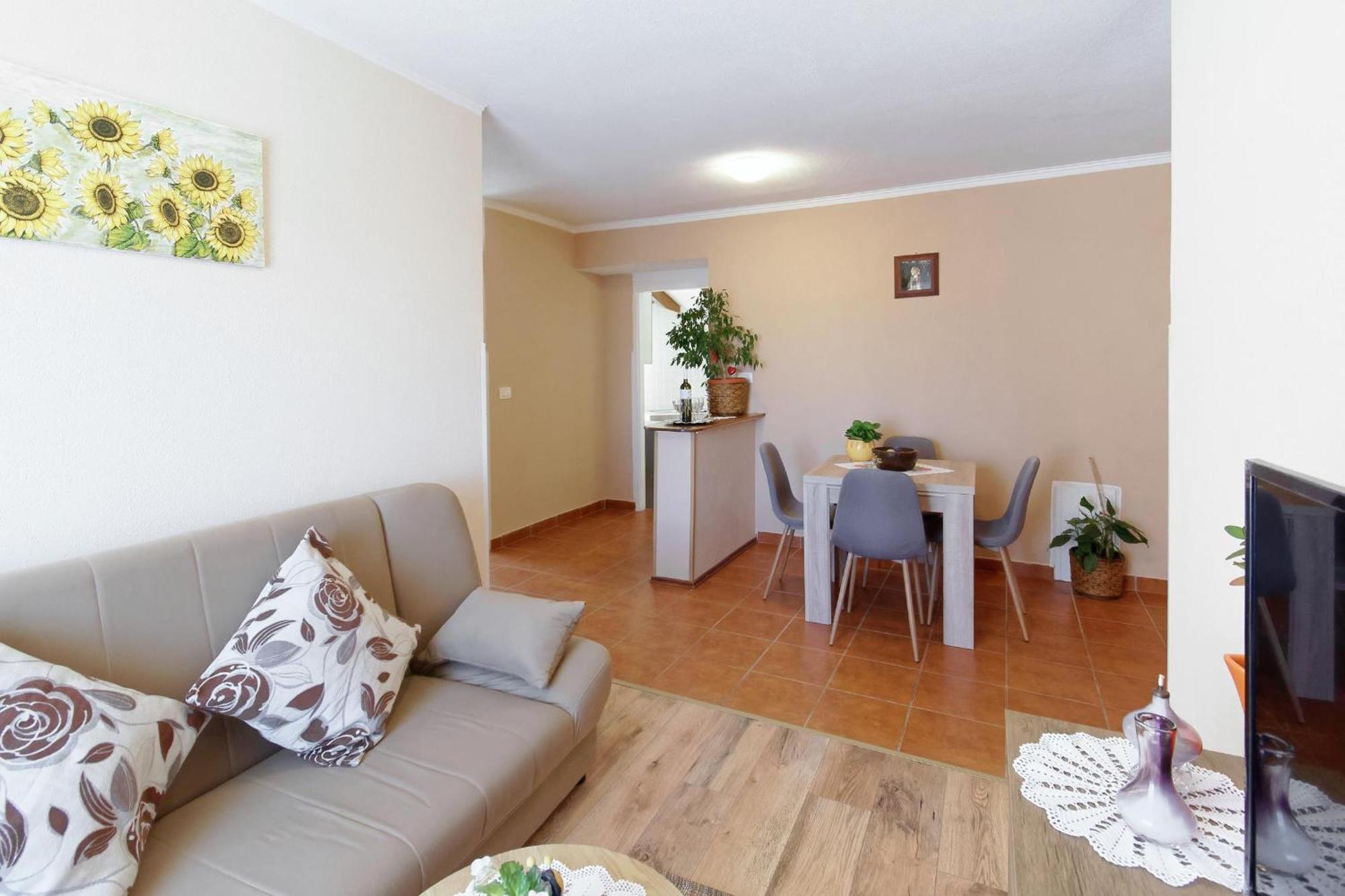 Apartments Viola By Rent Istria Momjan Esterno foto