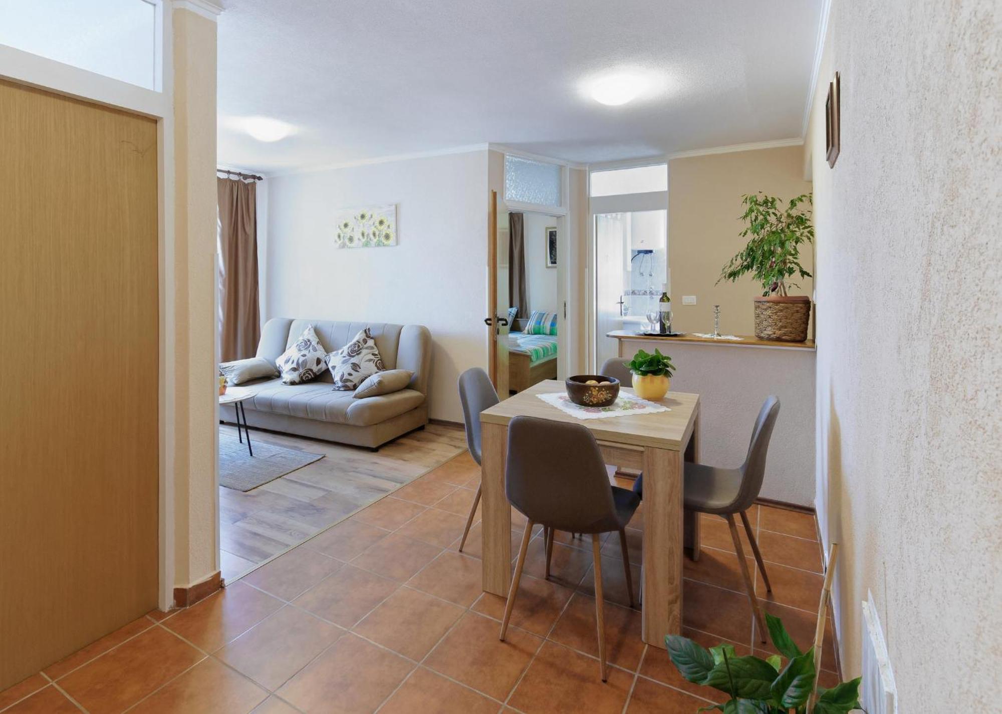 Apartments Viola By Rent Istria Momjan Esterno foto